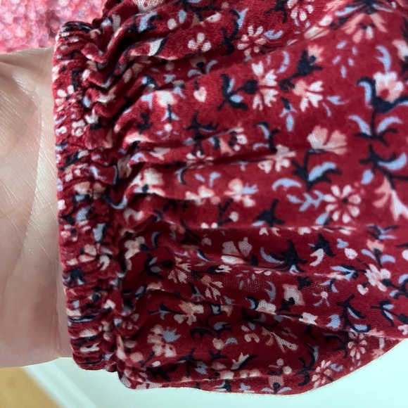 Old Navy Burgundy Floral Cotton/Rayon Button-Down Shirt with Gathered Sleeves - Picture 4 of 9